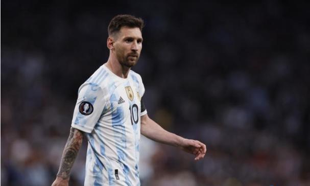 米兰这一天，41岁胡歌撞上53岁胡兵，男神与男模的差距一目了然